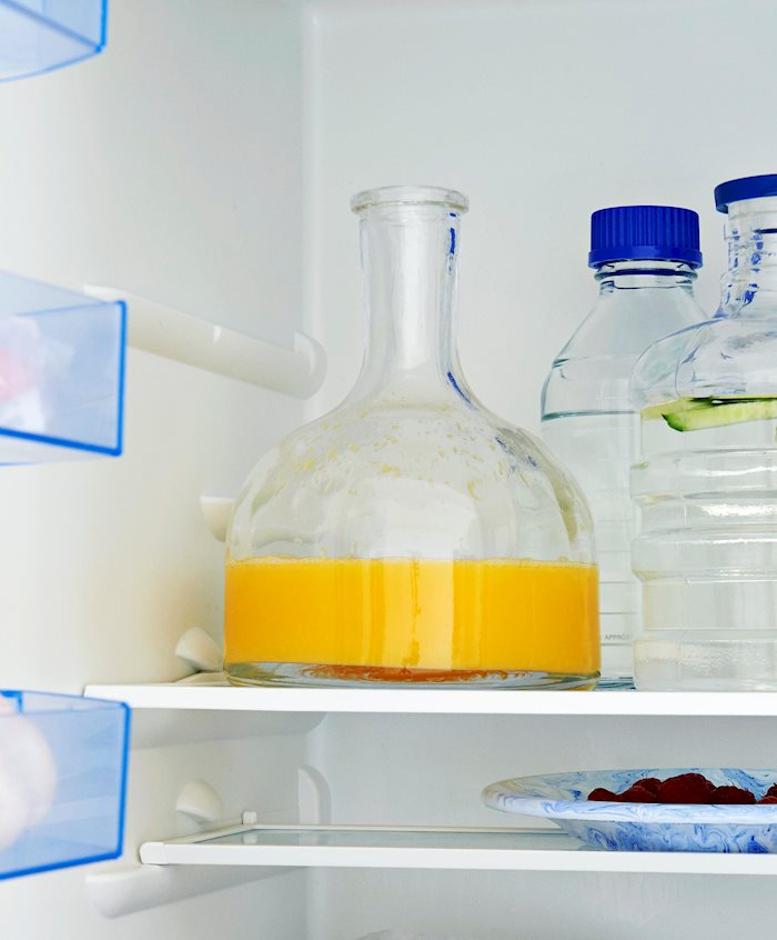 GLASS CARAFE